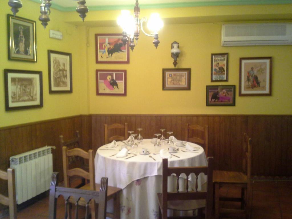 Hostal Restaurante Villa De Sepúlveda Exterior foto